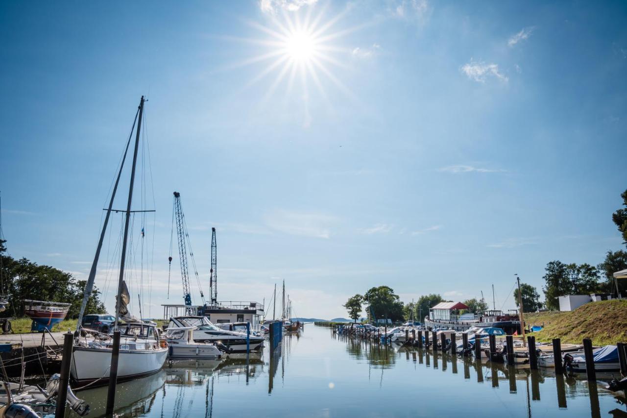 Marina Martinshafen Hotel Sassnitz Bagian luar foto