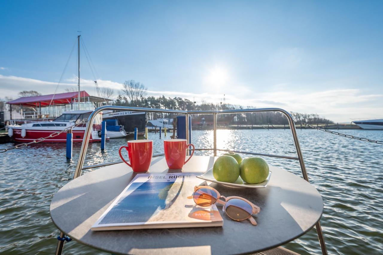 Marina Martinshafen Hotel Sassnitz Bagian luar foto